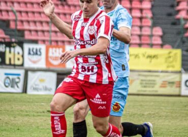 Torcida do Democrata na Arena do Jacaré durante jogo contra o North Juliano em ação no empate entre Democrata e North Jogadores do Democrata pressionam o North em partida decisiva do Módulo II